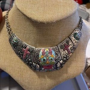 Skull style chunky necklace